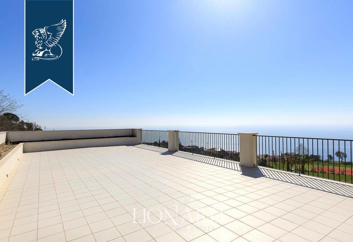 Image No.27-8 Bed Villa for sale