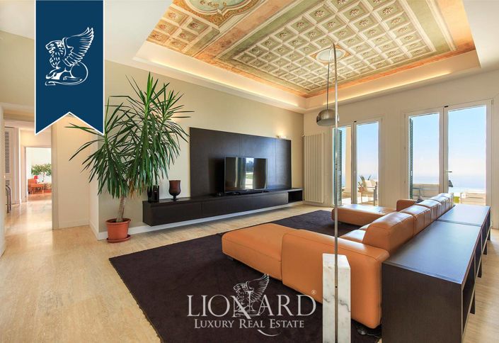 Image No.29-8 Bed Villa for sale