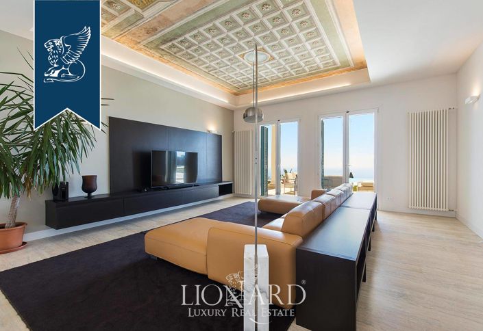 Image No.30-8 Bed Villa for sale