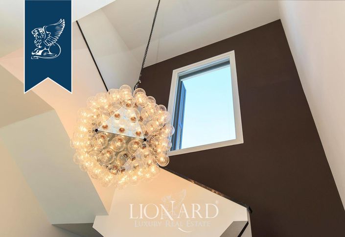 Image No.35-8 Bed Villa for sale