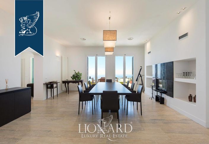 Image No.40-8 Bed Villa for sale