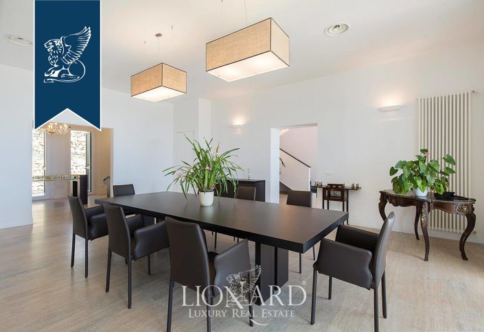 Image No.42-8 Bed Villa for sale