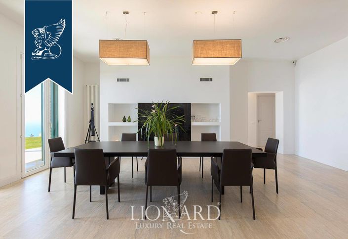 Image No.43-8 Bed Villa for sale