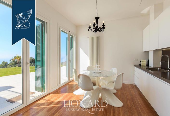 Image No.44-8 Bed Villa for sale