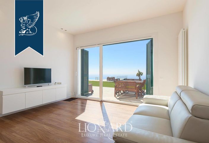 Image No.51-8 Bed Villa for sale