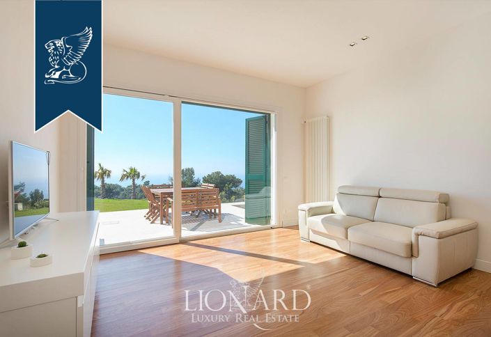 Image No.52-8 Bed Villa for sale