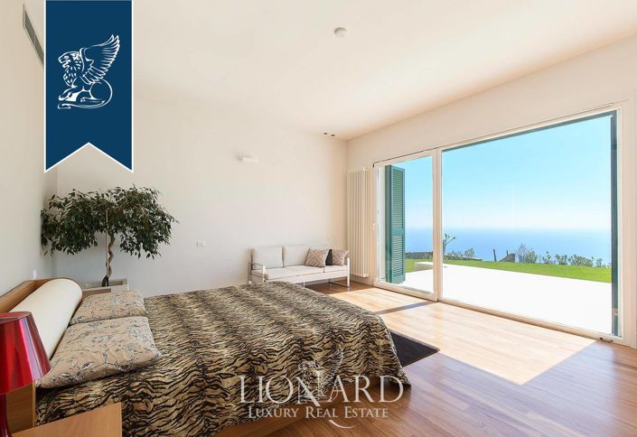 Image No.56-8 Bed Villa for sale