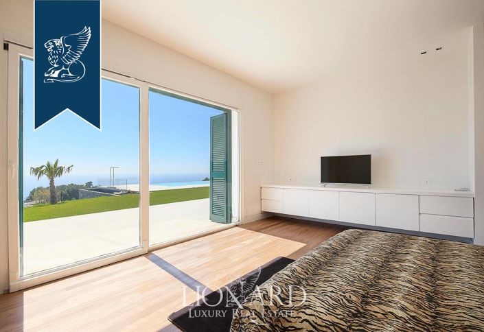 Image No.57-8 Bed Villa for sale