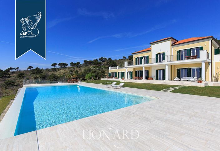 Image No.8-8 Bed Villa for sale