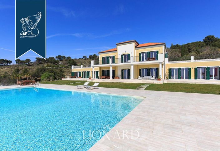 Image No.9-8 Bed Villa for sale