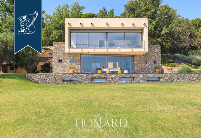 Image No.12-8 Bed Villa for sale