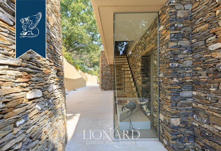 Image No.30-8 Bed Villa for sale