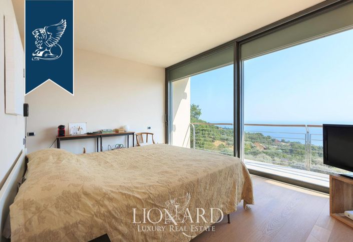 Image No.44-8 Bed Villa for sale