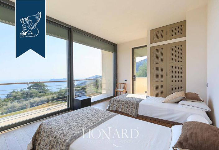 Image No.48-8 Bed Villa for sale