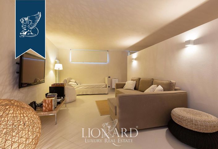 Image No.58-8 Bed Villa for sale