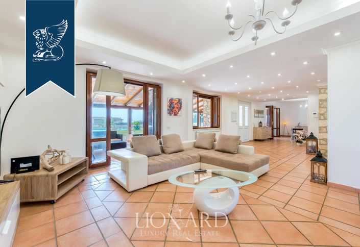 Image No.12-9 Bed Villa for sale