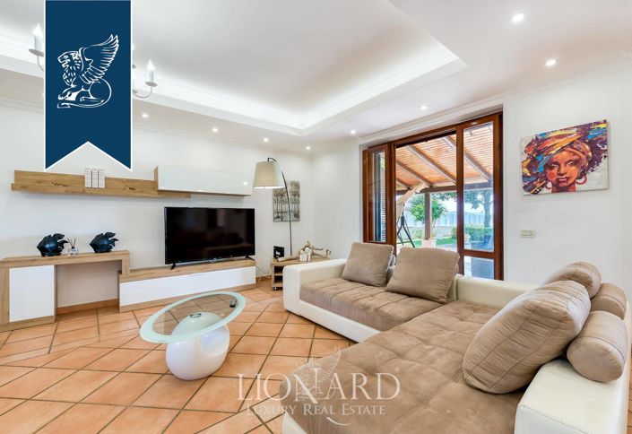 Image No.14-9 Bed Villa for sale