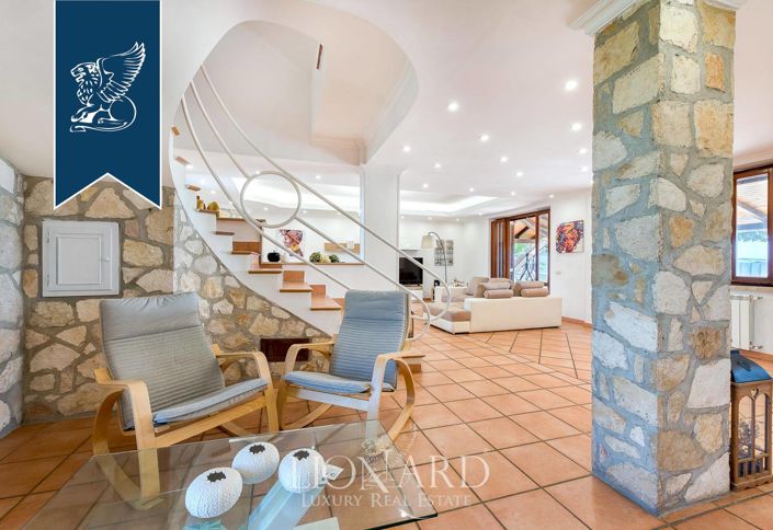 Image No.16-9 Bed Villa for sale