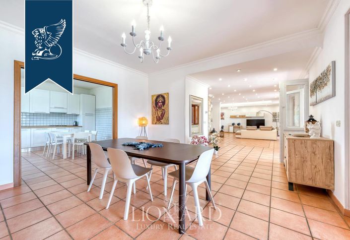 Image No.17-9 Bed Villa for sale