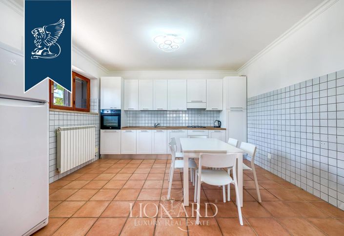 Image No.20-9 Bed Villa for sale