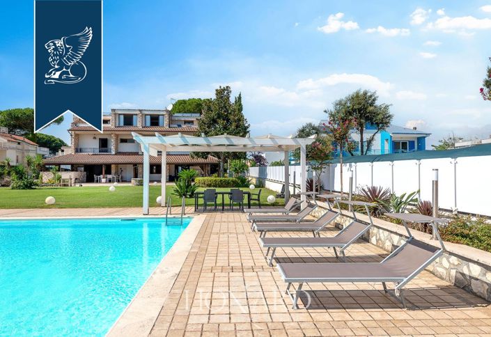 Image No.3-9 Bed Villa for sale