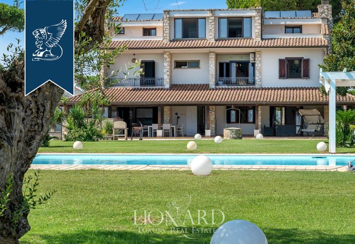 Image No.4-9 Bed Villa for sale