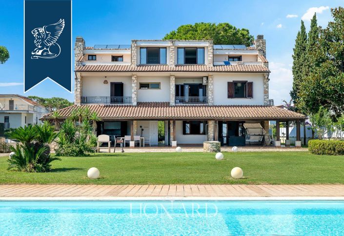 Image No.5-9 Bed Villa for sale