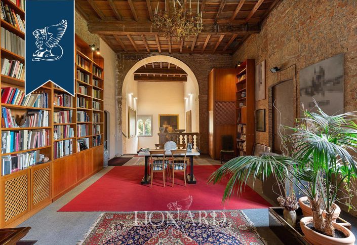 Image No.10-10 Bed Property for sale