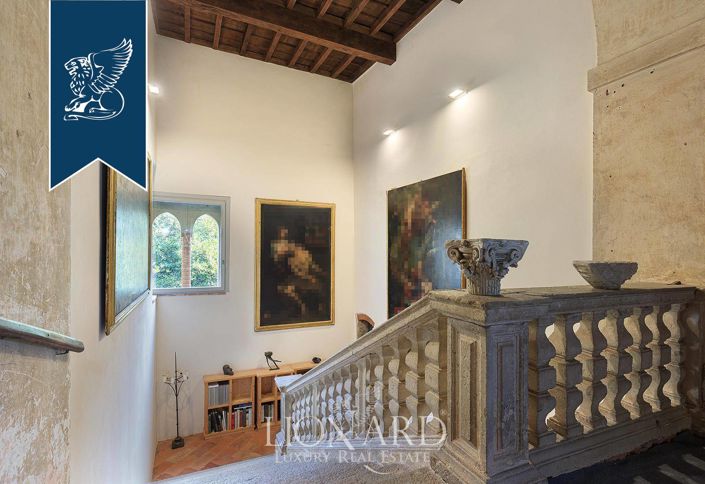 Image No.13-10 Bed Property for sale