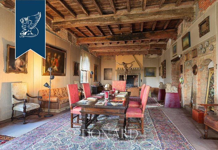 Image No.14-10 Bed Property for sale