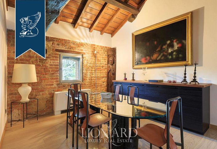 Image No.17-10 Bed Property for sale