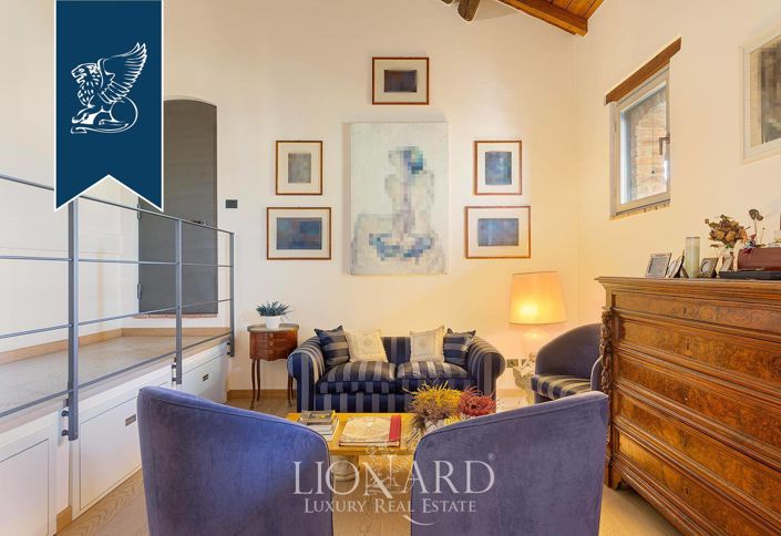 Image No.18-10 Bed Property for sale