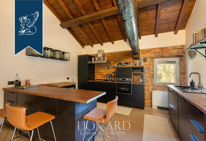 Image No.19-10 Bed Property for sale