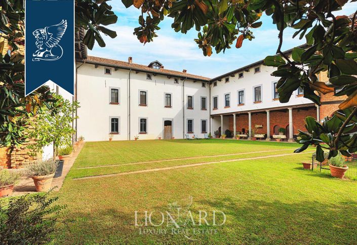 Image No.2-10 Bed Property for sale