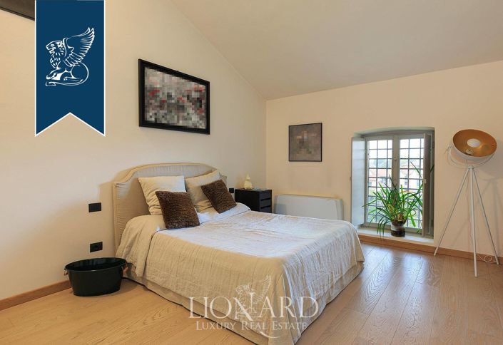 Image No.20-10 Bed Property for sale