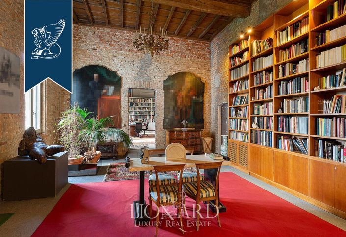 Image No.3-10 Bed Property for sale