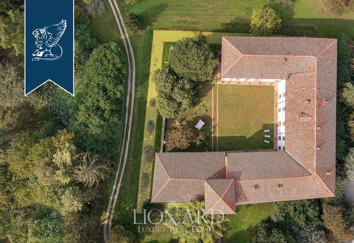 Image No.4-10 Bed Property for sale