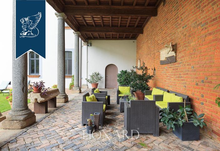 Image No.8-10 Bed Property for sale