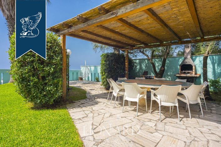 Image No.8-6 Bed Villa for sale