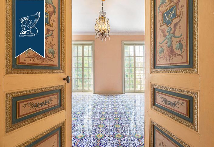 Image No.19-24 Bed Villa for sale