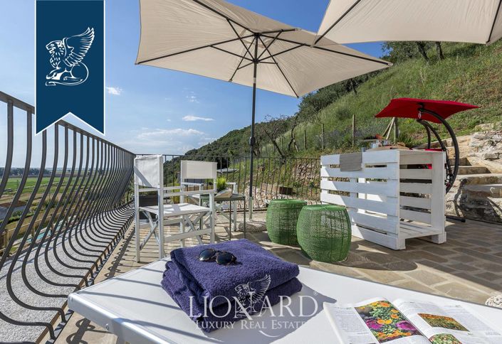 Image No.6-9 Bed Farmhouse for sale