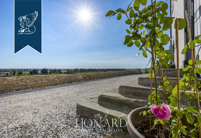 Image No.8-9 Bed Farmhouse for sale