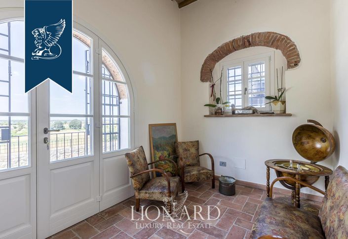 Image No.9-9 Bed Farmhouse for sale