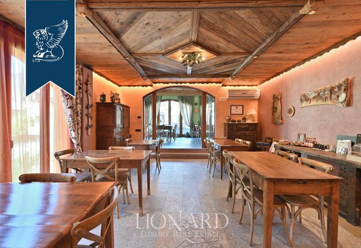 Image No.19-16 Bed Farmhouse for sale