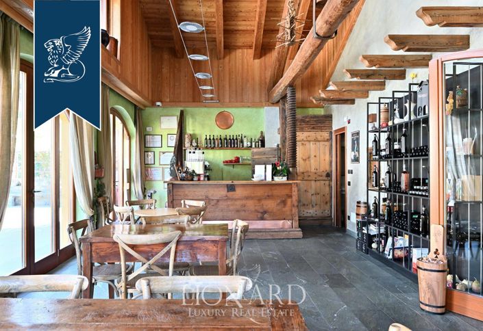 Image No.22-16 Bed Farmhouse for sale