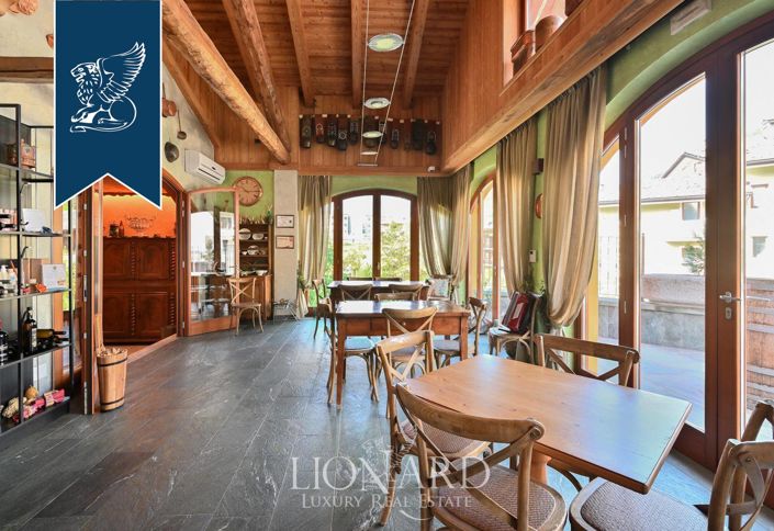 Image No.24-16 Bed Farmhouse for sale