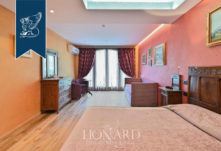 Image No.33-16 Bed Farmhouse for sale