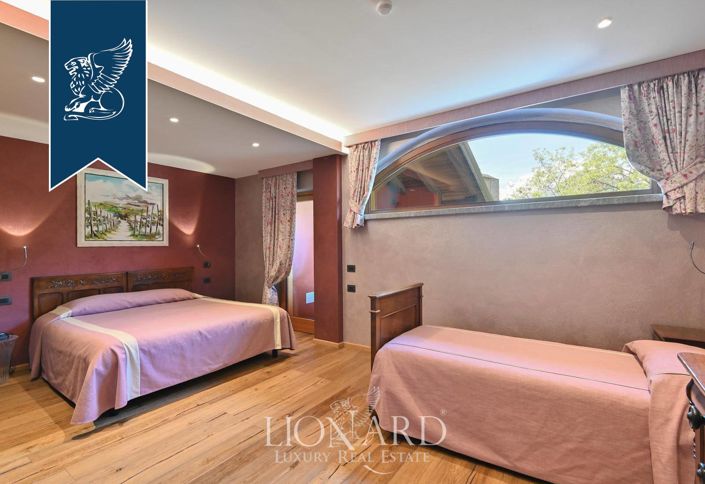 Image No.36-16 Bed Farmhouse for sale