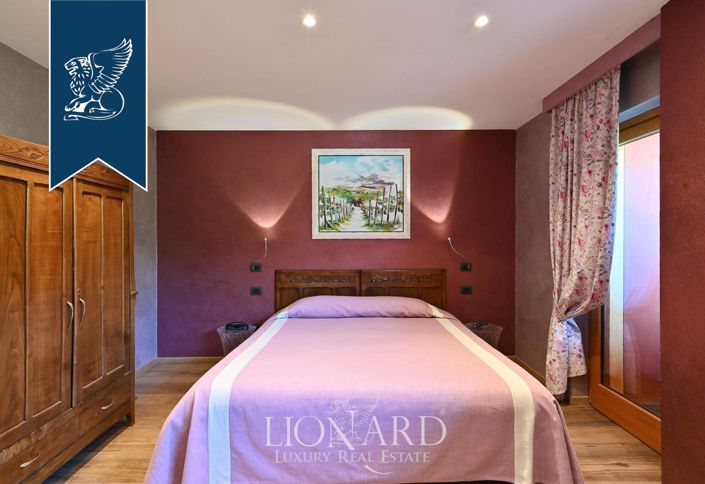 Image No.37-16 Bed Farmhouse for sale