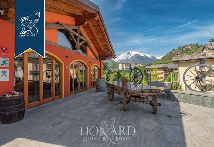 Image No.4-16 Bed Farmhouse for sale